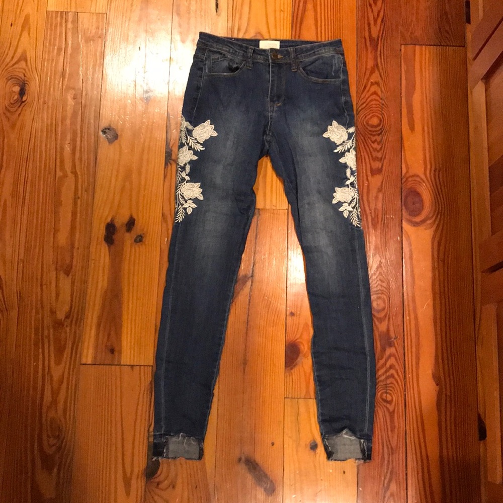 Juniors Skinny Jeans with Embroidery on sides